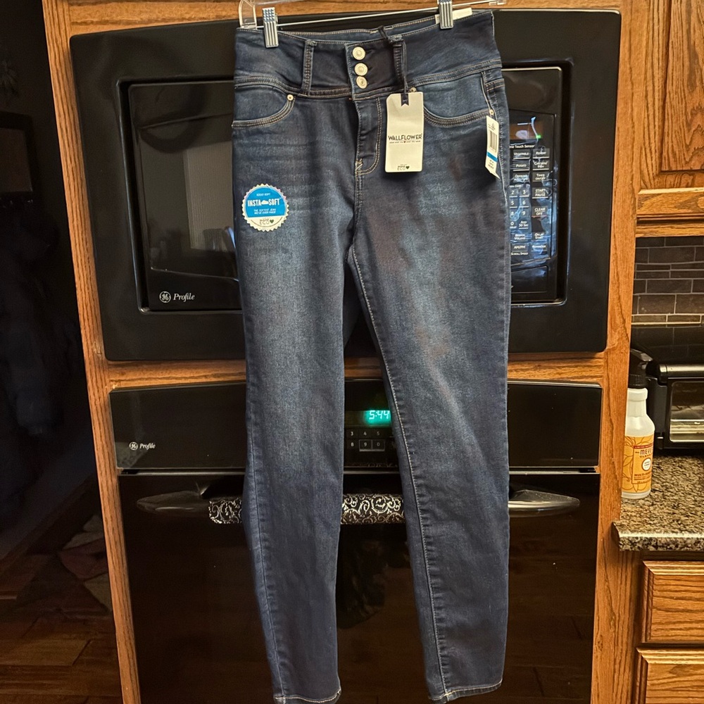 Women’s Wallflower Jeans